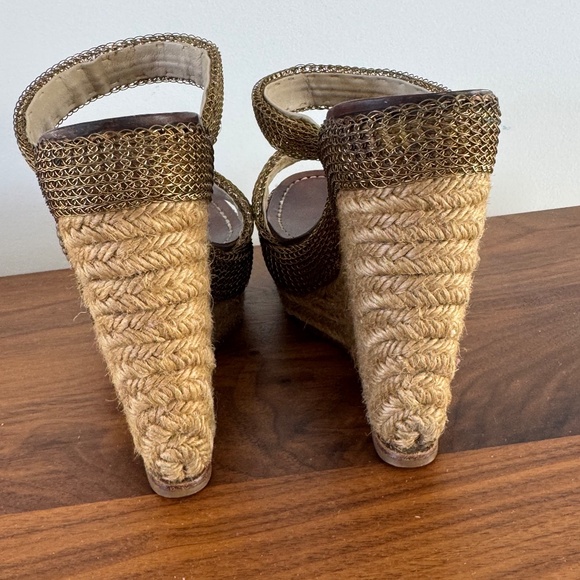 Christian Louboutin - Picture 5 of 7